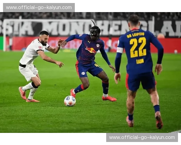 莱比锡红牛竞技场球迷沸腾，格鲁达绝平后疯狂庆祝